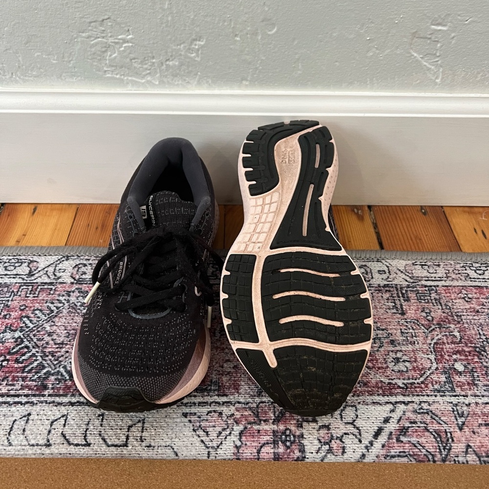 Brooks Pink and Charcoal Size 8.5 Wide - Picture 5 of 6